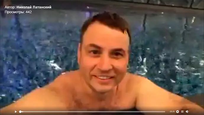 ПЛАВАЕМ В БАССЕЙНЕ