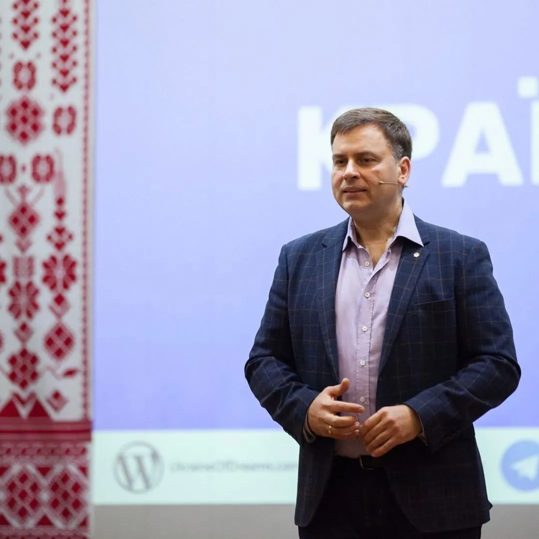 НЕ ДАЙТЕ СЕБЯ ОБМАНУТЬ! ⠀ Сегодня у меня завязалась дискуссия с мошенником, который утверждал, что знает 28 иностранных