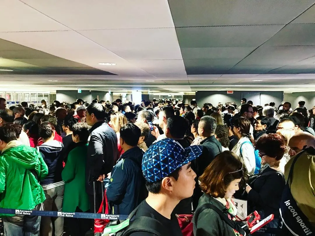 JUST ARRIVED TO ROMA, ITALY 🇮🇹 and got in trouble with this gigantic line at the border. Have…