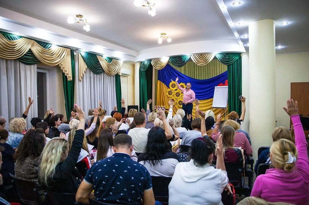 СЕГОДНЯ МЫ ПРОРЫВАЛИСЬ В АЛЕШКАХ!!! ⠀ И хоть нас предупреждали, что в Алешках будет сложная аудитория, все оказалось