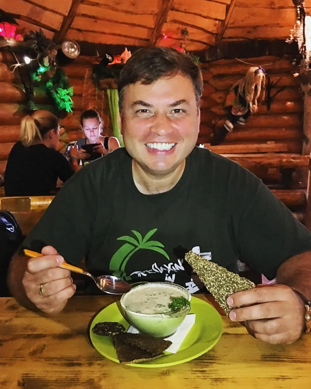 Ну что ж, облизывайтесь! Я ем первый в своей жизни сыроедческий суп. Гороховый!!! (at Справжня Казка)