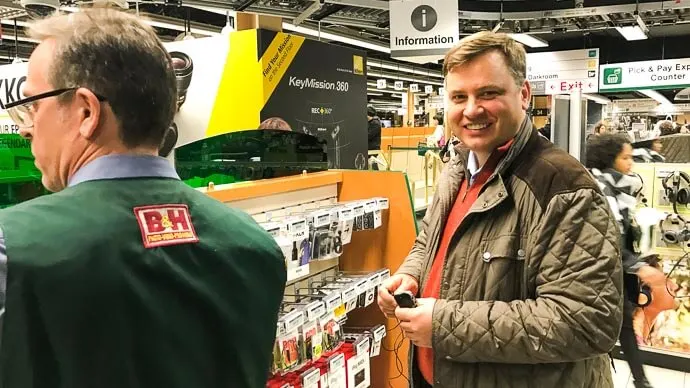 КАК ПРОДАВАТЬ НЕЗАМЕТНО. Продавцы в Нью-Йорке знают толк в продажах