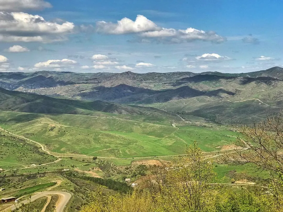 ON OUR WAY FROM ARMENIA 🇦🇲 TO GEORGIA 🇬🇪 we’ve caught a piece of Azerbaijan 🇦🇿 ПО ДОРОГЕ