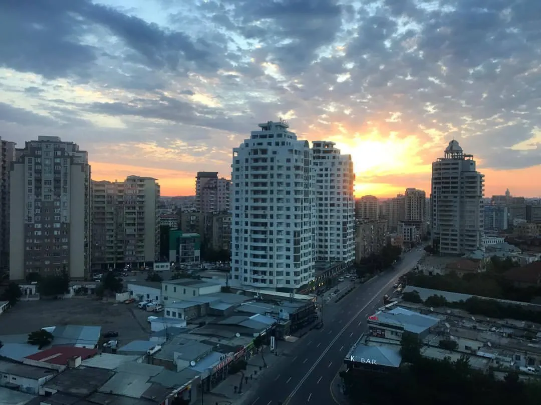 Good morning, Baku! Доброе утро, Баку! (at Chirag Plaza Hotel & Business Center)