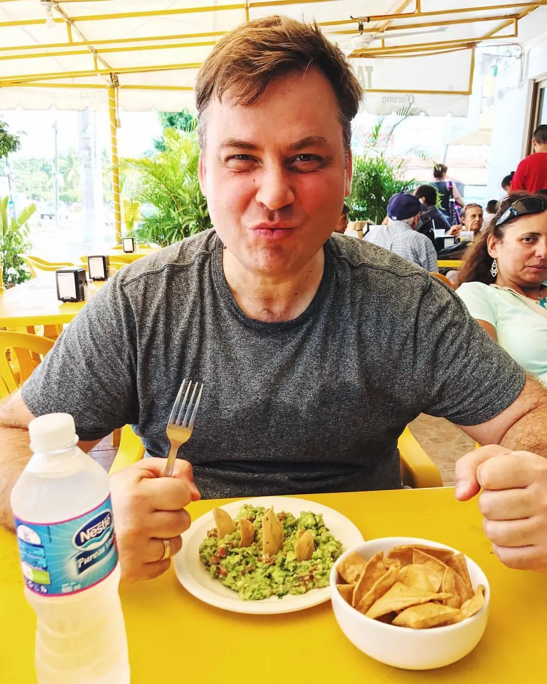А сейчас я буду есть настоящее мексиканское гуакамоле!!! (at Tacos Roque)