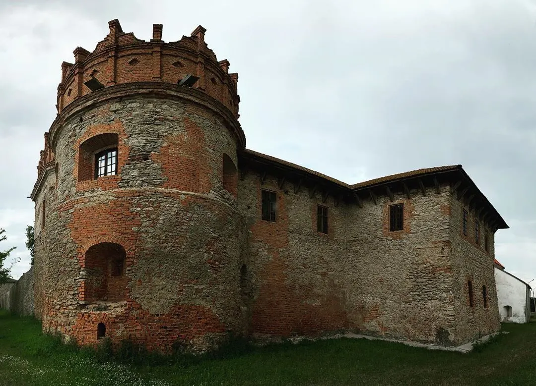 Замок князей Острожских в Староконстантинове (at Замок князів Острозьких) https://www.instagram.com/p/B0TLhrno4L9/?igshid=jw6phbejaa0x