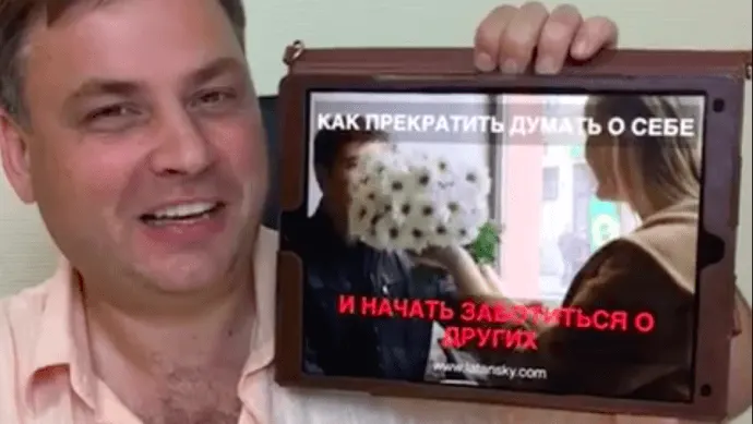 КАК ПРЕКРАТИТЬ ДУМАТЬ О СЕБЕ. И начать заботиться о других. 8 постулатов отдавания