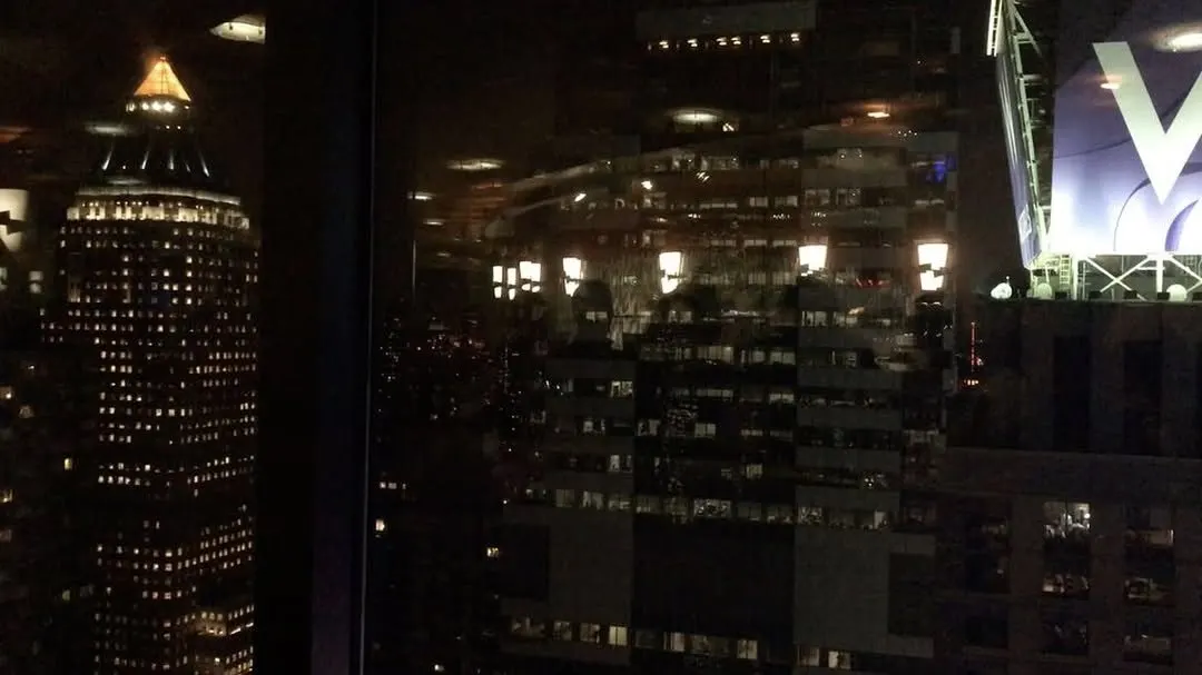 УЖИНАЕМ ВО ВРАЩАЮЩЕМСЯ РЕСТОРАНЕ… …на 48-с этаже гостиницы Marriott Marquis и рассматриваем Манхэттен. Красотища! (at Times Square, New…