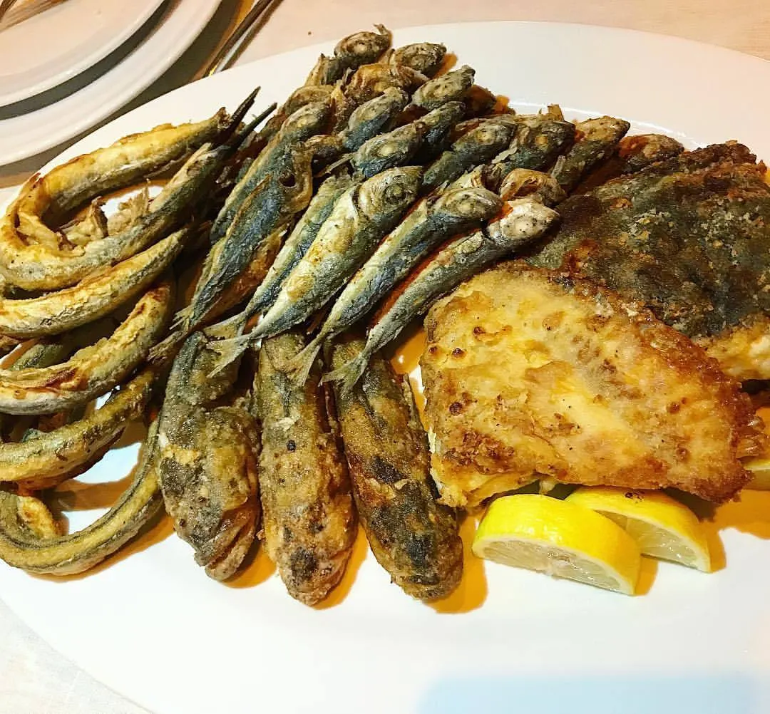 AND OOPS… WE’VE GOT A FISHPLATE! И ВДРУГ НАМ ПРИНЕСЛИ РЫБНУЮ ТАРЕЛКУ! (at Maristella Marine Residence / Маристелла