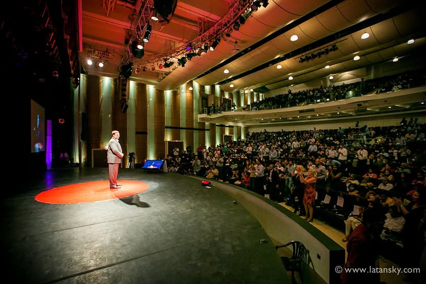 Вид со сцены TEDx Chennai на Николая Латанского и аудиторию