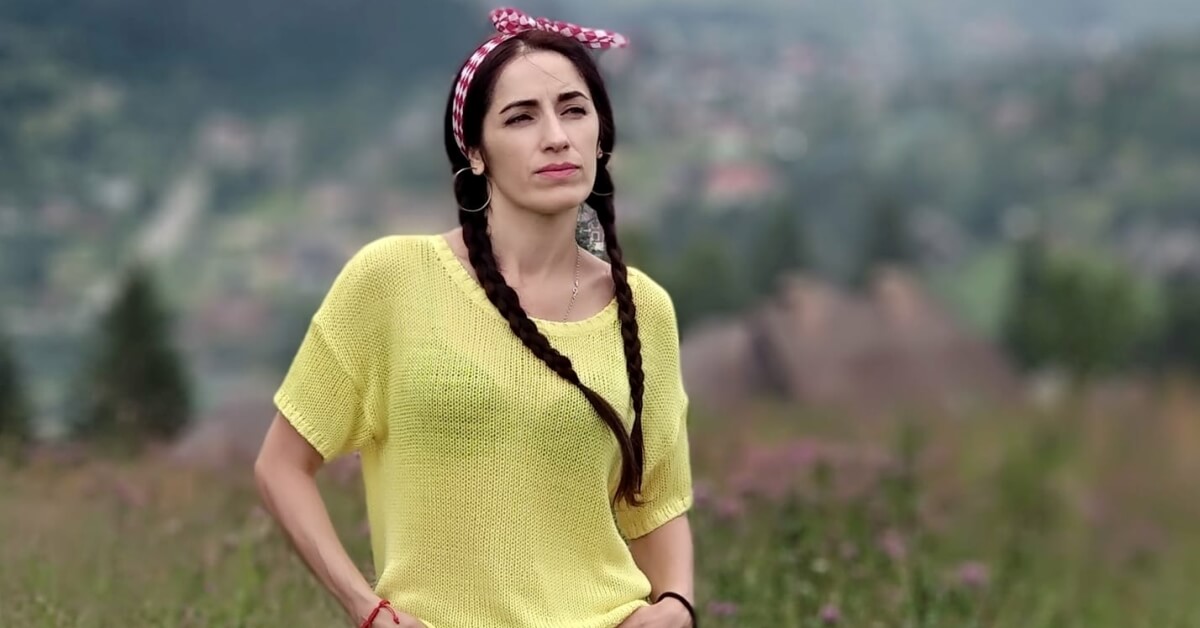 НАДИХАЄ ЗМІНЮВАТИ ЖИТТЯ