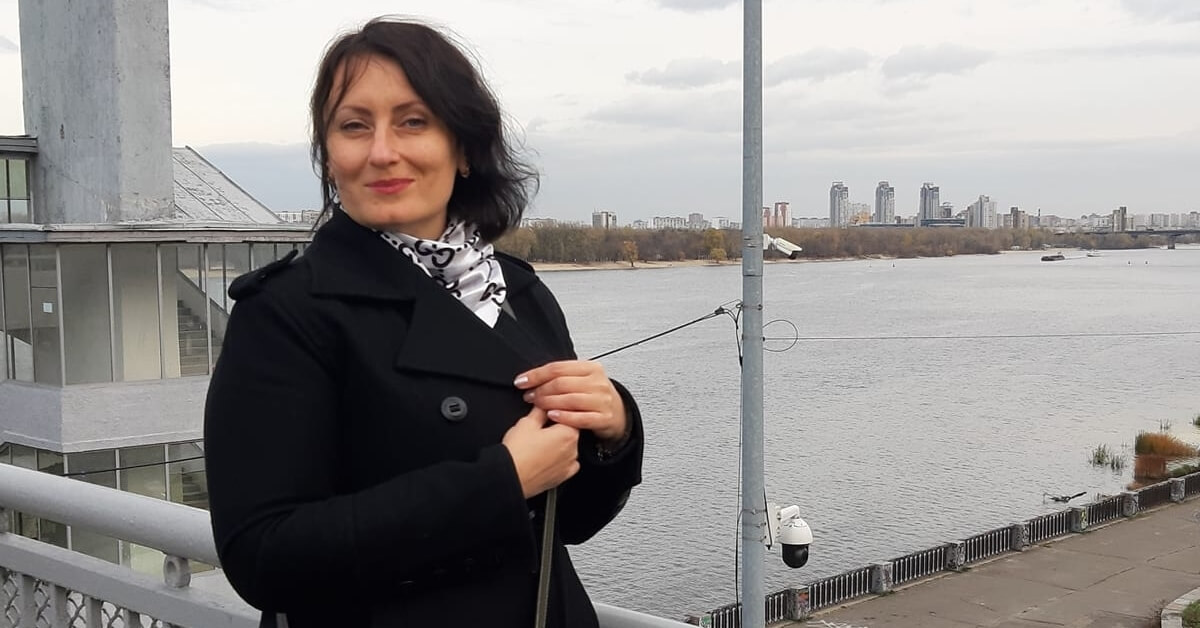 МОТИВИРУЕТ И ПОБУЖДАЕТ К ДЕЙСТВИЯМ