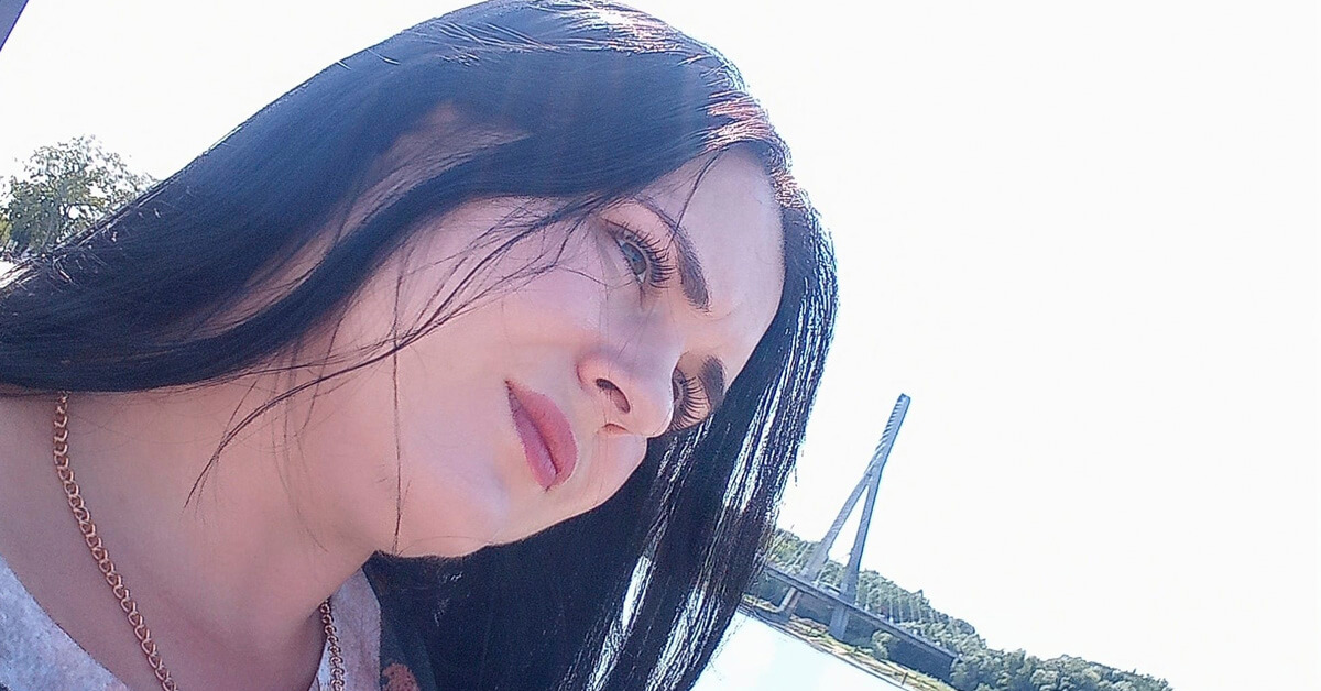 ПОЧАЛА ПЕРЕОСМИСЛЮВАТИ СВОЄ ЖИТТЯ