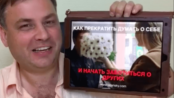 КАК ПРЕКРАТИТЬ ДУМАТЬ О СЕБЕ. И начать заботиться о других. 8 постулатов отдавания Забота о других фото