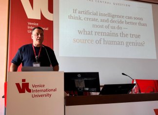 Сегодня выступил на Philosophy of AI Summer School в Венецианском международном университете. Это была моя первая презен
